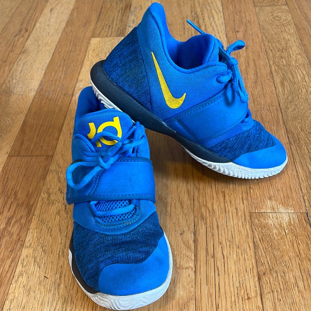 Boys Nike KD (Kevin Durant) basketball shoes